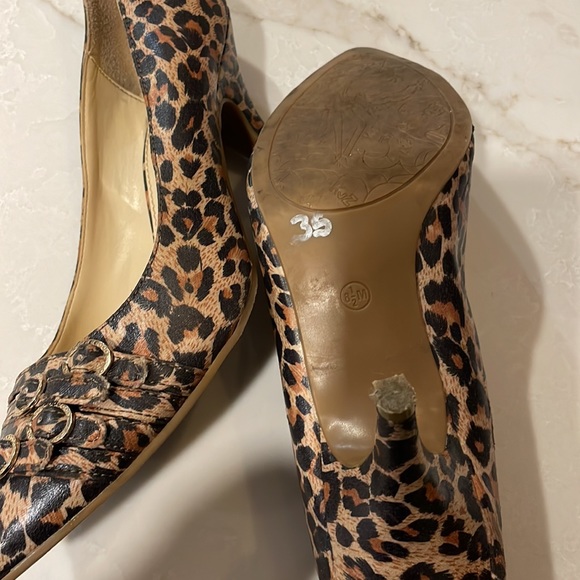 EUC LEOPARD PRINT PUMPS - Picture 7 of 8